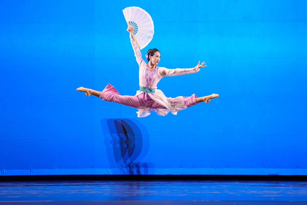 Bella Fan performs "Moonlight Mist" in the semifinal round of the NTD International Classical Chinese Dance Competition in Purchase, N.Y., on Sept. 9, 2023. (Larry Dye)
