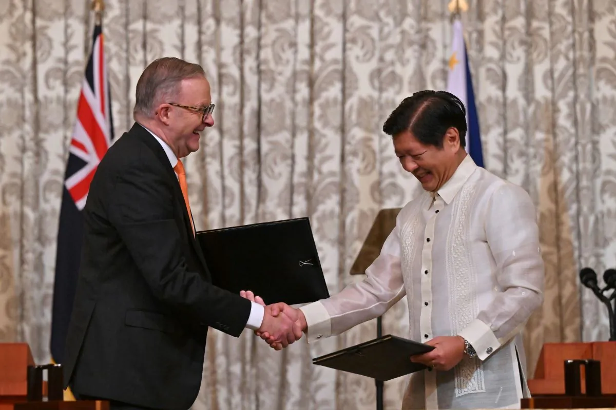 Prime Minister Anthony Albanese and Philippines President Ferdinand R Marcos Jr sign a memorandum of understanding for a strategicpartnership at the Malacanang Presidential Palace in Manila, Philippines, Friday, September 8, 2023. (AAP Image/Mick Tsikas)