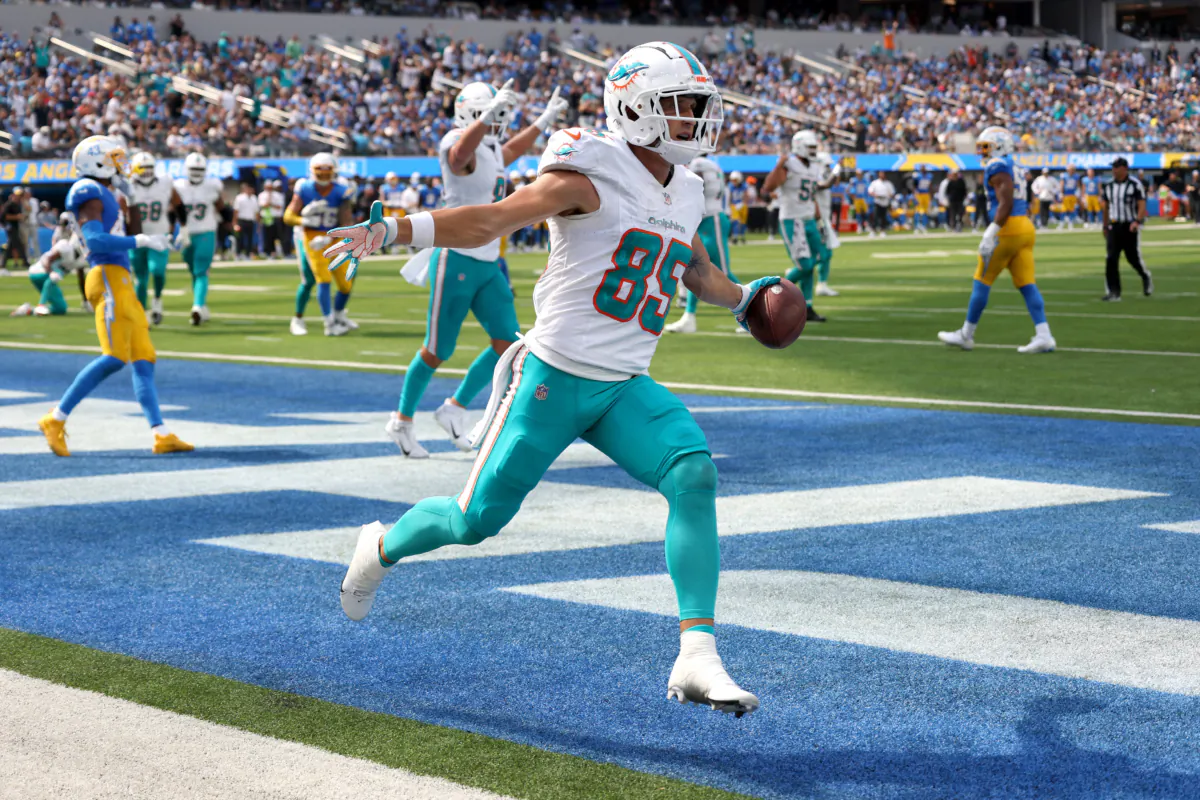 River Cracraft (85) of the Miami Dolphins celebrates a touchdown in the second quarter of a game against the Los Angeles Chargers at SoFi Stadium in Inglewood, Calif., on September 10, 2023. (Harry How/Getty Images)