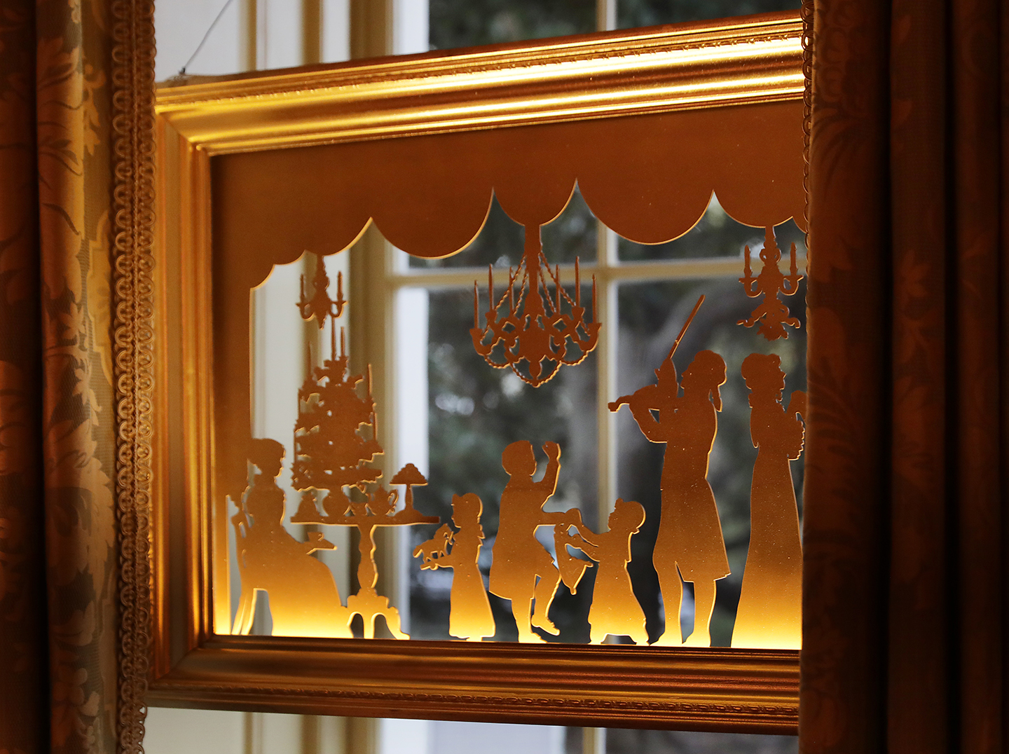 window decoration of Jefferson playing violin