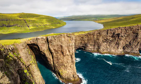 Lake Sørvágsvatn Hangs Over the Ocean, and is ﻿One of Nature’s Most Incredible Optical Illusions