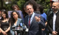 NYC Comptroller Asks Government to Waive Immigrant Work Permit Application Fees