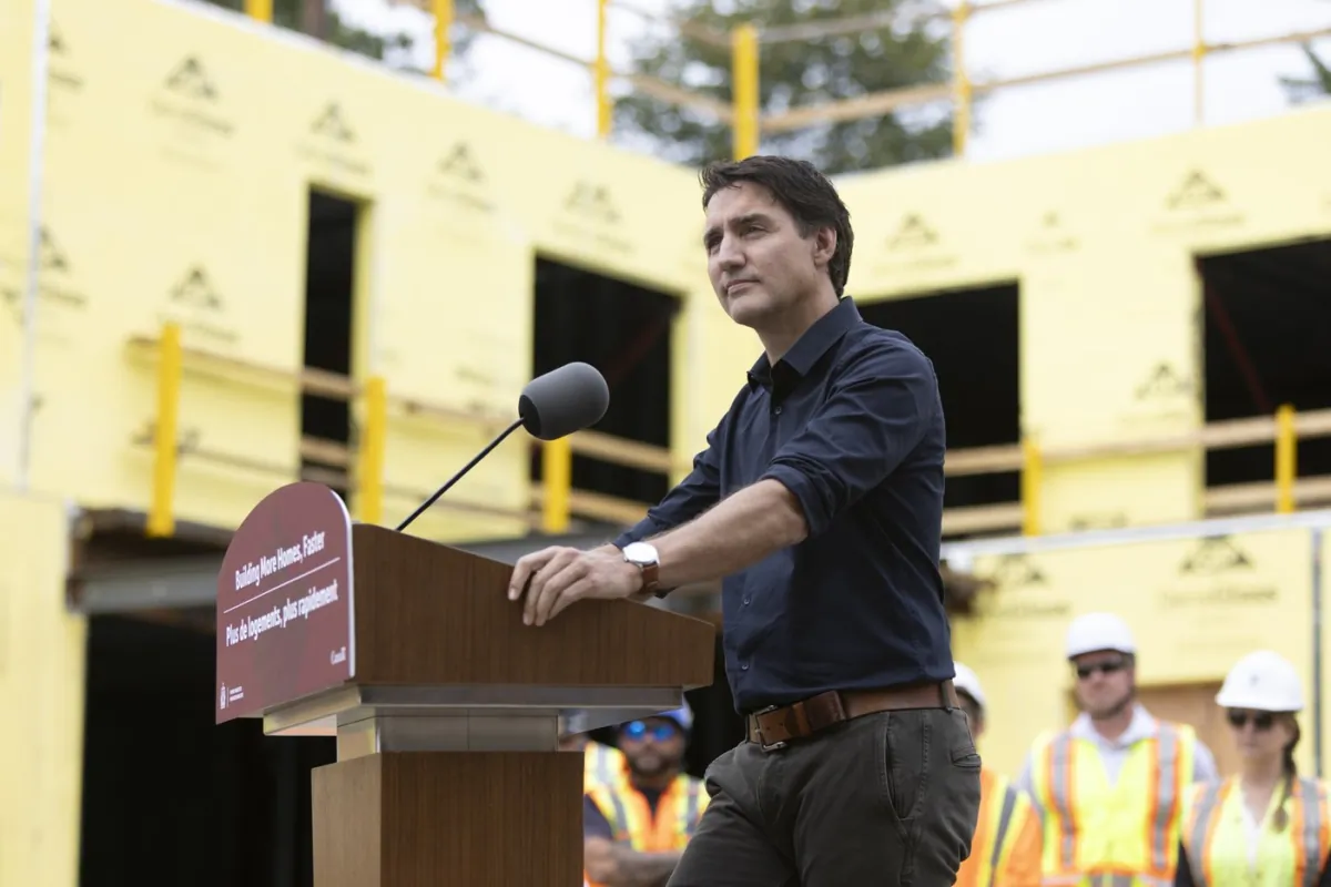 Prime Minister Justin Trudeau visits the construction site of an affordable housing project in London, Ont., on Sept. 13, 2023. (The Canadian Press/Nicole Osborne)