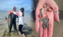 Metal Detectorist Reunites Woman With Chain Linked to Late Mom’s Engagement, Wedding Rings