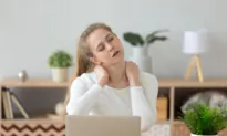 3 Habits Office Workers With Neck and Shoulder Pain Should Avoid