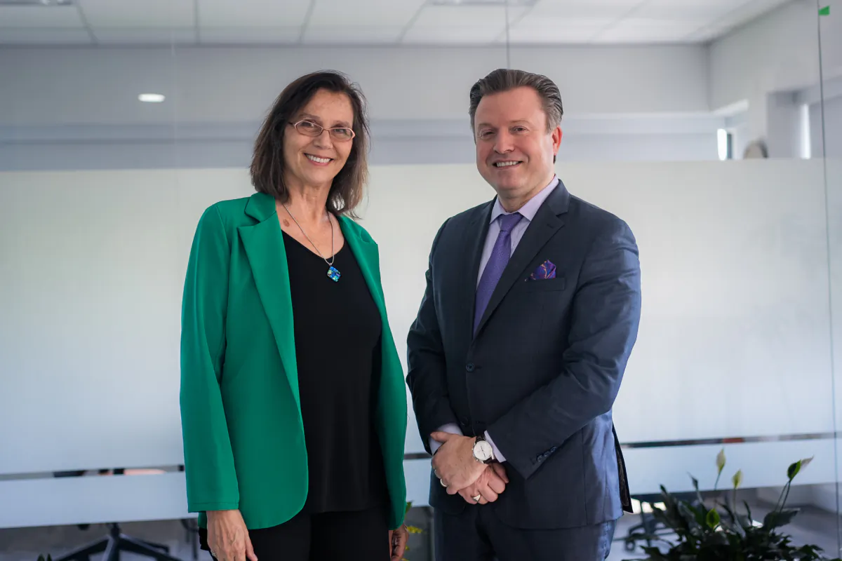Gabrielle Bauer, author of "Blindsight is 2020," and Jan Jekielek, Epoch Times senior editor and host of "American Thought Leaders," in Toronto, Canada, on July 18, 2023. (Jerry Zhang/The Epoch Times)
