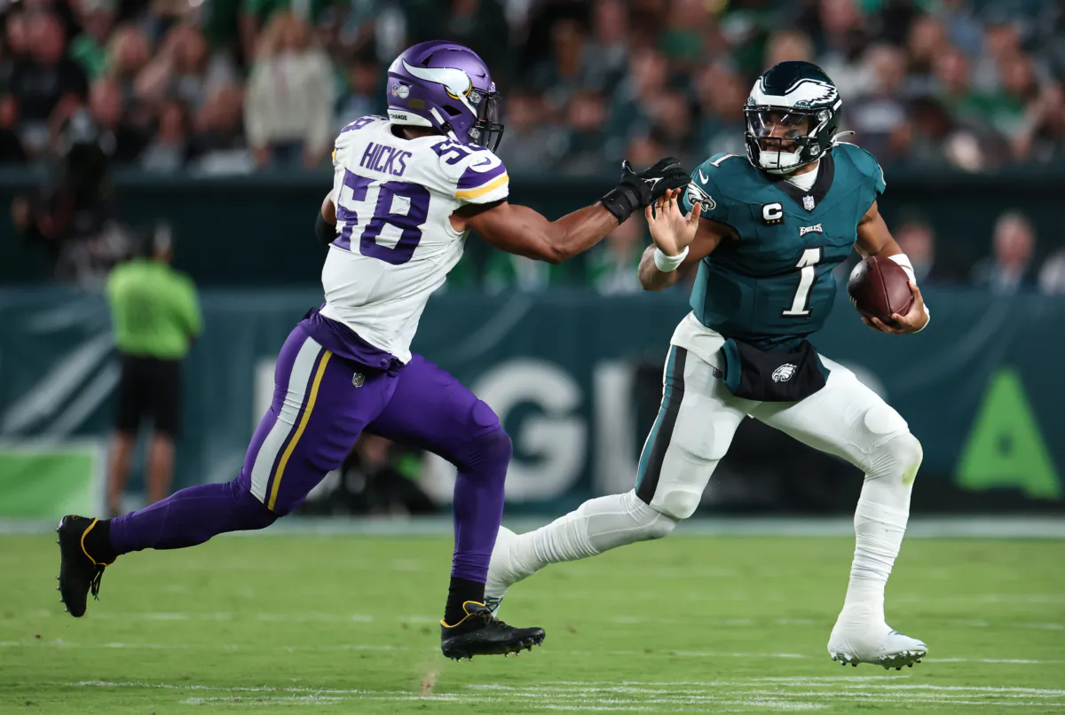 Jalen Hurts (1) of the Philadelphia Eagles runs with the ball against Jordan Hicks (58) of the Minnesota Vikings during the first half at Lincoln Financial Field in Philadelphia on Sept. 14, 2023. (Tim Nwachukwu/Getty Images)