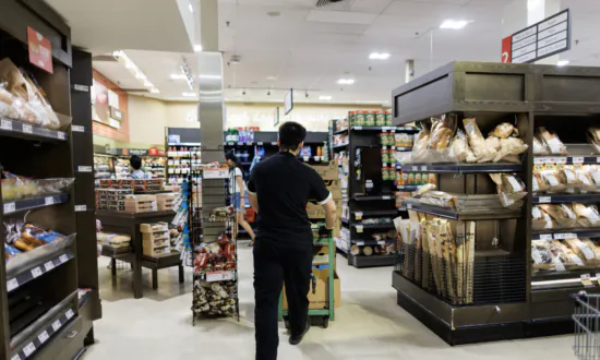 Critics, Opposition React to Ottawa’s Threat of Additional Taxes on Big Grocers