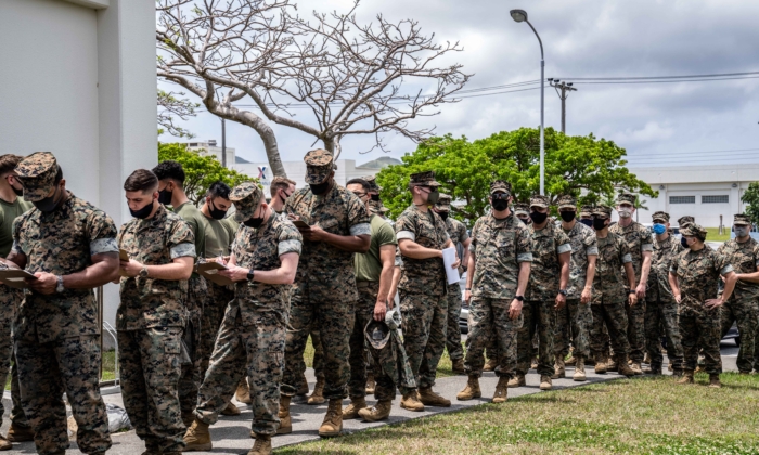 Pentagon's Handling of Vaccine Mandate Is Motivating Veterans, Military Families to Run for Office