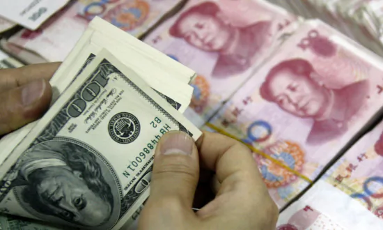 A Legendary Financial Analyst Says ‘The Dollar Is Finished.’ Is He Right? 