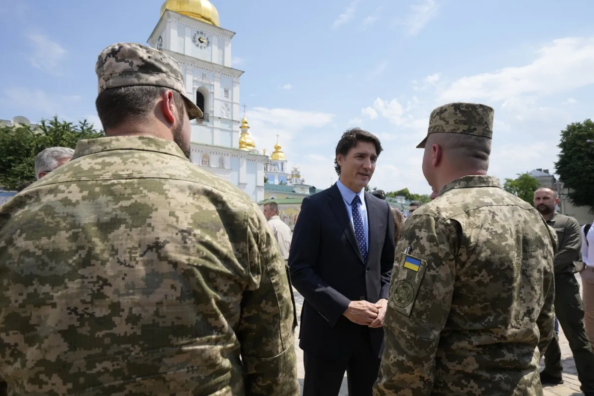 Prime Minister Justin Trudeau meets with soldiers in Kyiv, Ukraine, on June 10, 2023. (The Canadian Press/Frank Gunn)