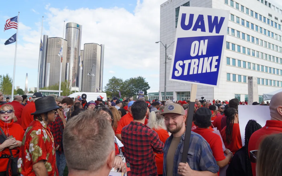 UAW members rally in downtown Detroit to support an auto strike on Sept. 15, 2023. (Steven Kovac/The Epoch Times)