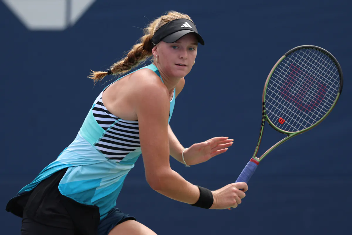 Ashlyn Krueger of the United States returns a shot against Marie Bouzkova of the Czech Republic during their Women's Singles First Round match on Day Two of the 2023 US Open at the USTA National Tennis Center on August 29, 2023 in New York City. (Clive Brunskill/Getty Images)
