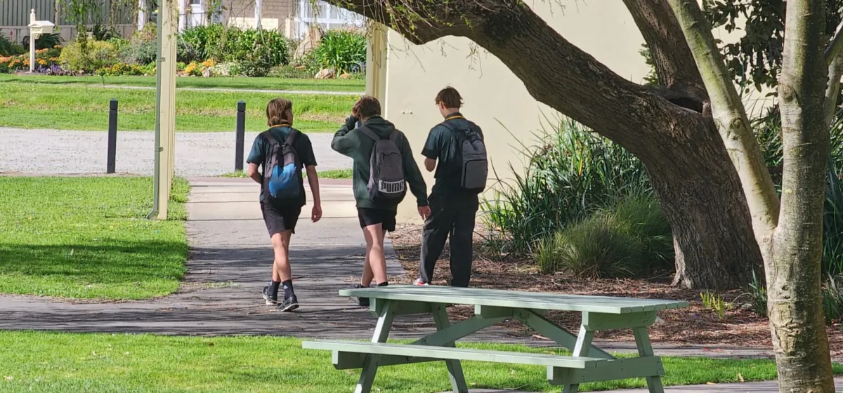 Three school students walk through a park after school lets out in Albany, Western Australia, on Sept. 18, 2023. (Susan Mortimer/The Epoch Times)