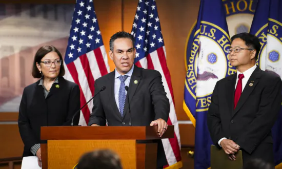 House Democrats Unfazed by Biden’s Low Approval, Plan Direct Appeal to Public