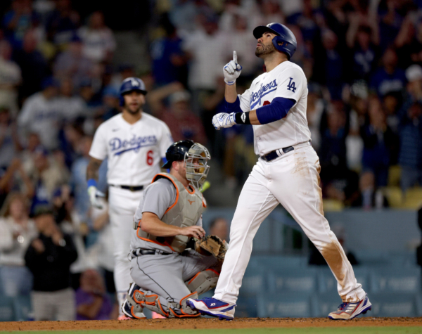 Muncy's base hit in 9th lifts Dodgers to 3-2 win over Tigers and extends  winning streak to 5 - The San Diego Union-Tribune