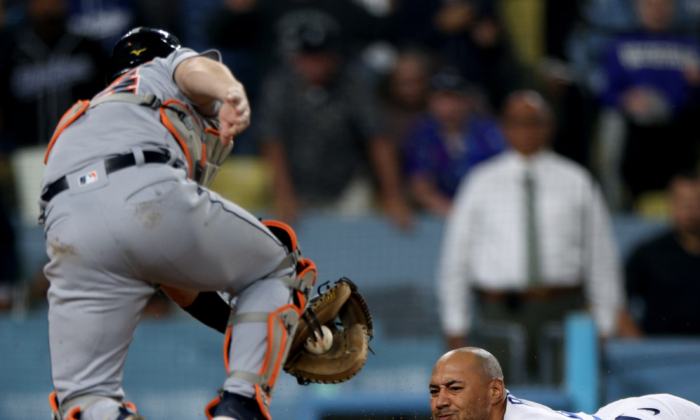 D-backs slug 4 homers in record-setting barrage, sweep Dodgers