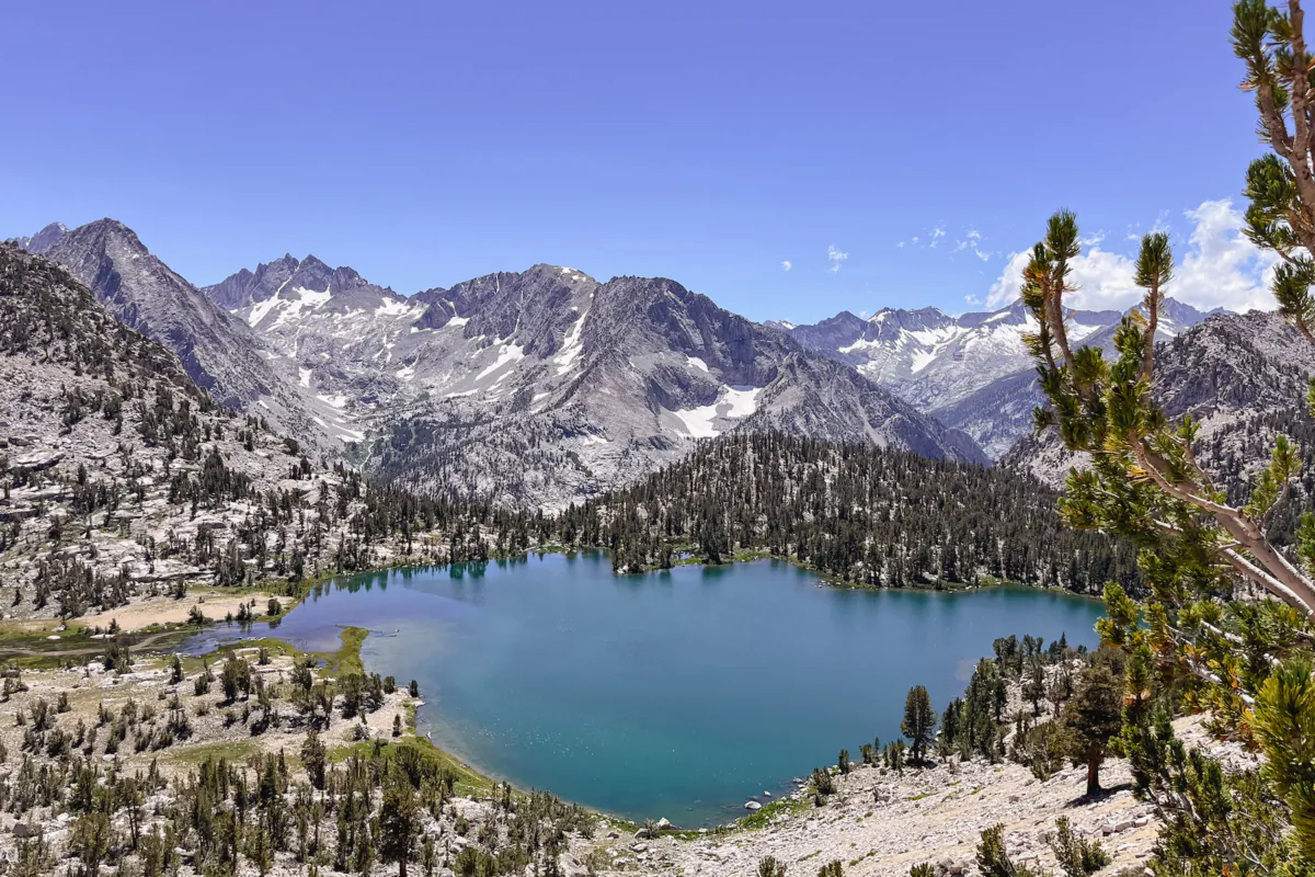 On the hike down from Kearsarge Pass ‚Äî a nearly 11,800-foot gateway to the High Sierra ‚Äî trekkers are greeted by a series of glittering lakes, including Bullfrog Lake, above. (Lila Seidman/Los Angeles Times/TNS)
