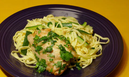 Scampi-Style Chicken and Linguine With Zucchini Full of Classic Italian Flavors