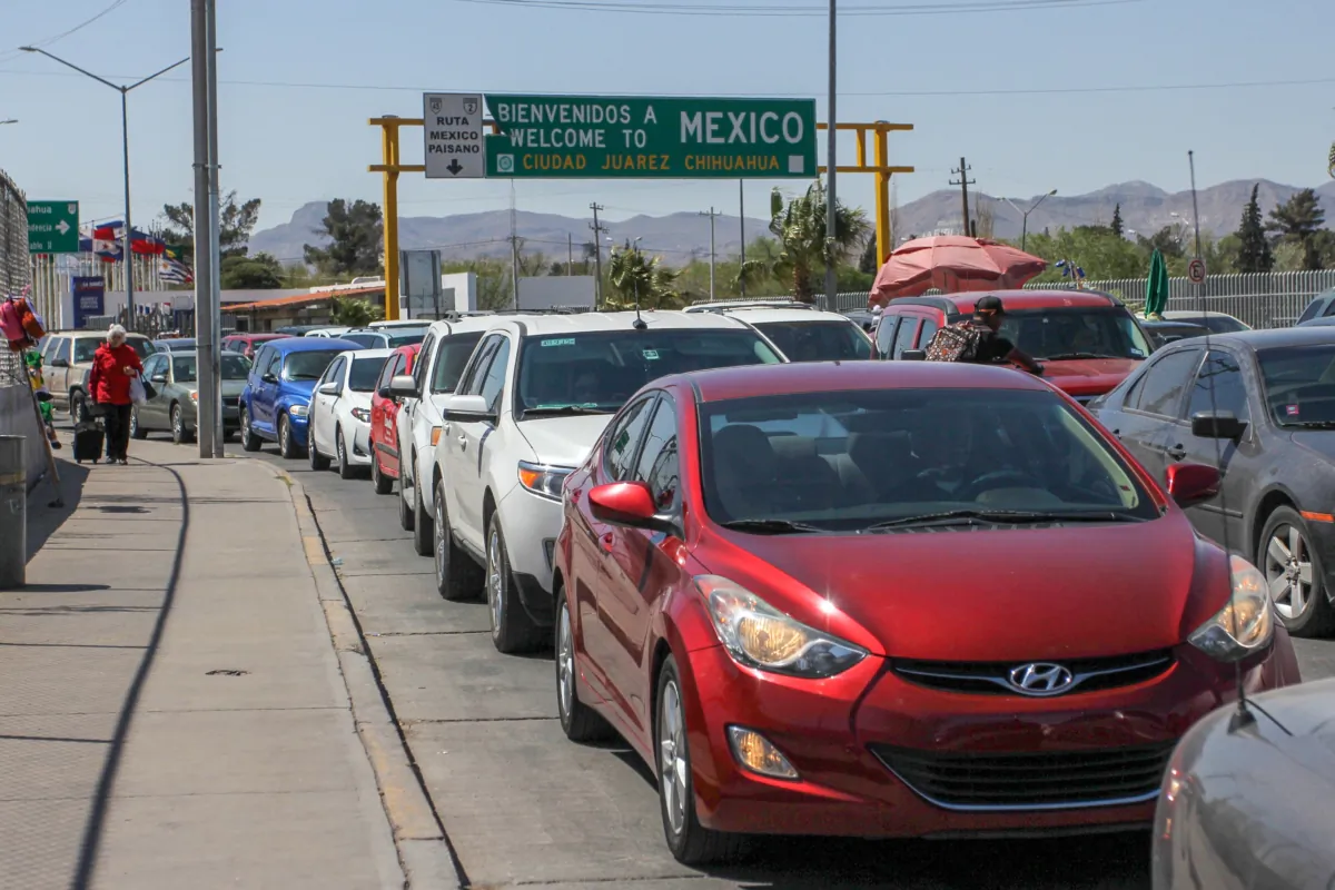 Drivers line up at the Cordova-Americas international bridge in Ciudad Juarez, Chihuahua state, Mexico, as U.S. Customs and Border Protection (CBP) agents in El Paso, Texas, partially closed the lanes, delaying the crossing of vehicles on March 31, 2019. (Photo by HERIKA MARTINEZ/AFP via Getty Images)