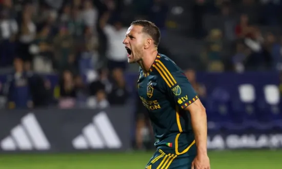 Billy Sharp’s Hat Trick Helps Galaxy Top Minnesota United