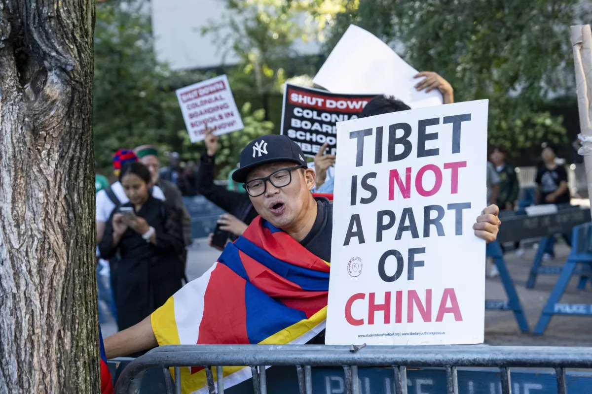 Tibetans protest next to United Nations headquarters in New York City on Sept. 20, 2023. (Chung I Ho/The Epoch Times)