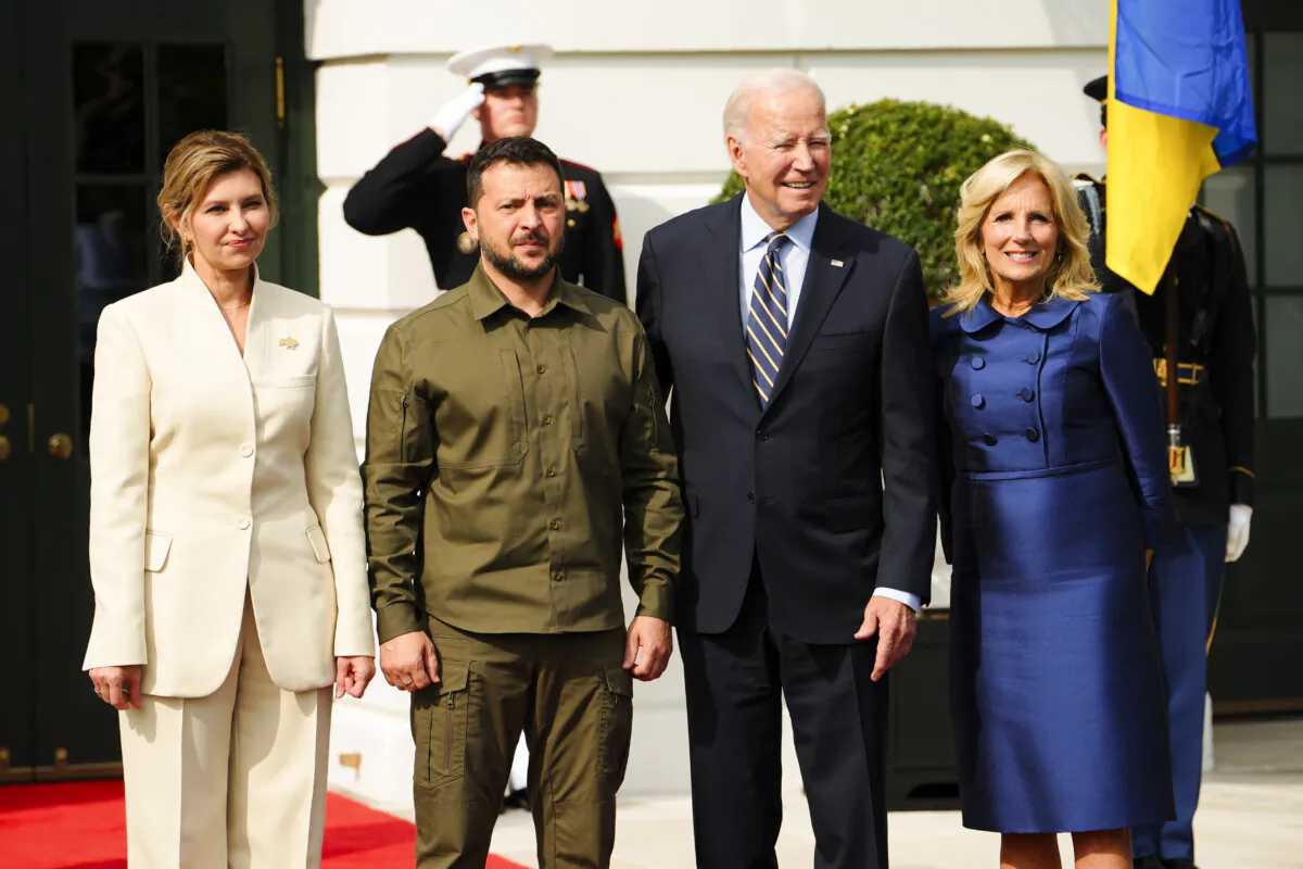 (L–R) Ukranian First Lady Olena Zelenska and Ukrainian President Volodymyr Zelenskyy meet with U.S. President Joe Biden and U.S. First Lady Jill Biden at the White House in Washington on Sept. 21, 2023. (Madalina Vasiliu/The Epoch Times)