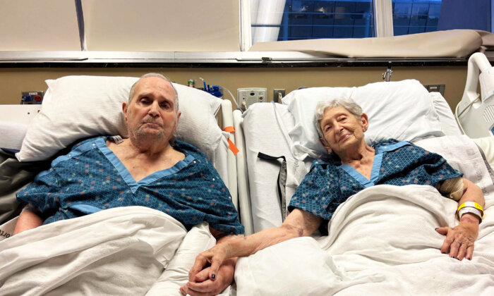 'She Won't Let Go': Elderly Couple Hold Hands for the Last Time While Being Hospitalized Together