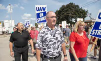 GM Reaches Tentative Deal With UAW, Ending Strikes at Detroit’s Big Three