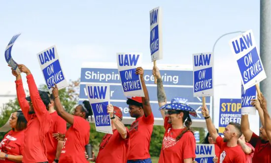 Auto Workers Still Have Room to Expand Their Strike Against Car Makers, but They Also Face Risks