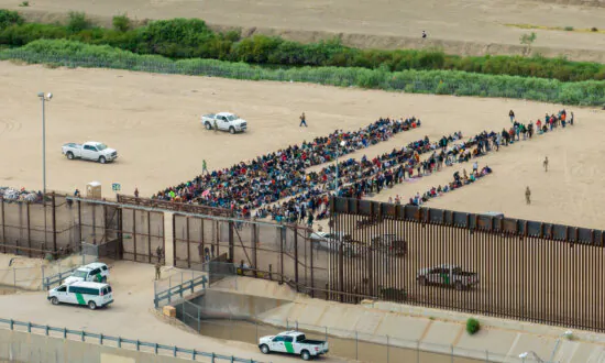 Texas Senate Passes Bill to Allow Local, State Police to Arrest Illegal Immigrants