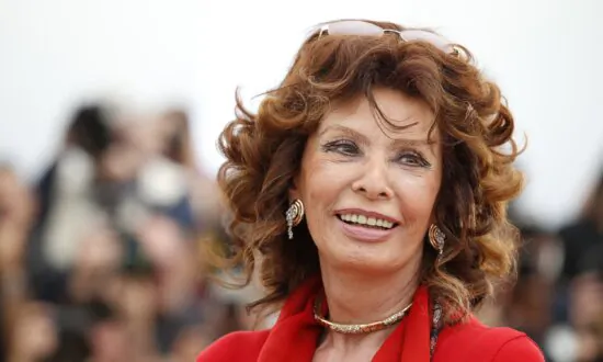 Film Legend Sophia Loren Has Successful Surgery After Fracturing Leg in Fall at Home, Agent Says
