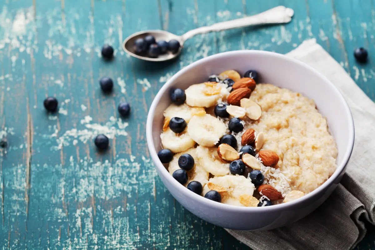Load up on inflammation-fighting foods, like oatmeal and almonds, for a balanced breakfast. Dreamstime/TNS)