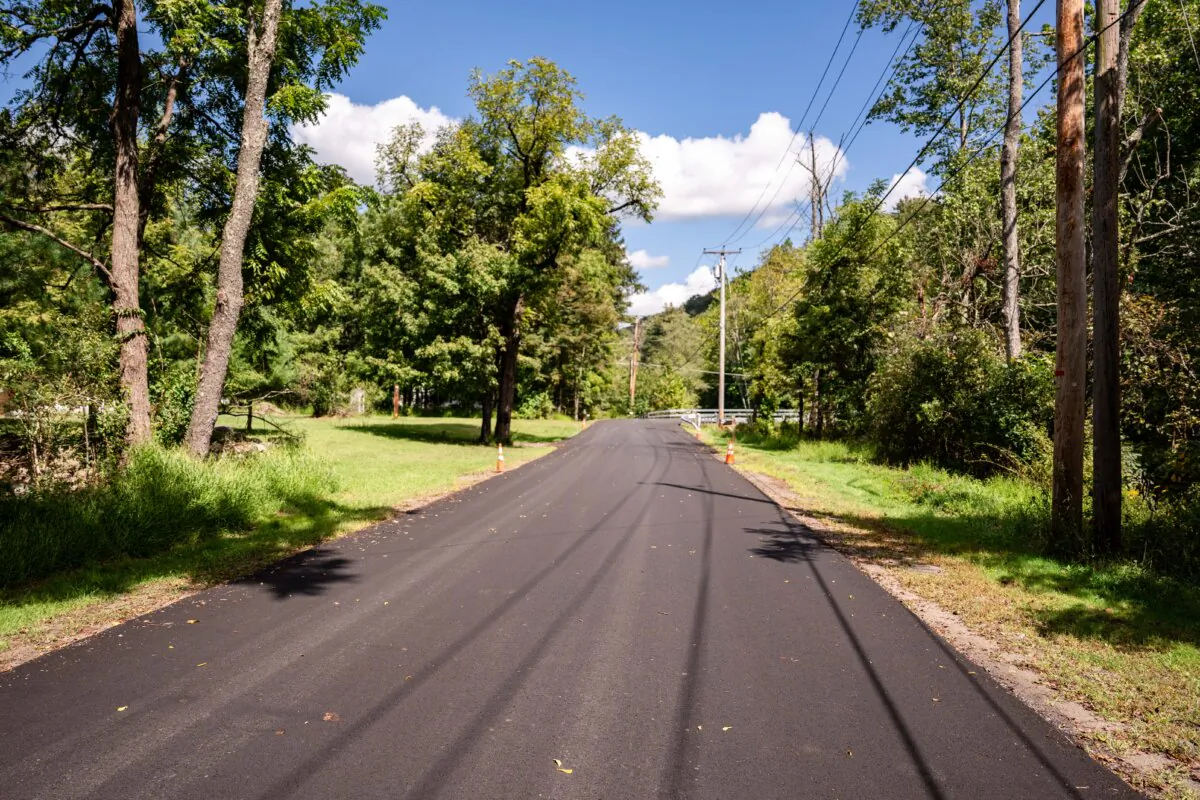 Newly paved Galley Hill Road in Cuddebackville, N.Y., on Sept. 12, 2023. (Samira Bouaou/The Epoch Times)