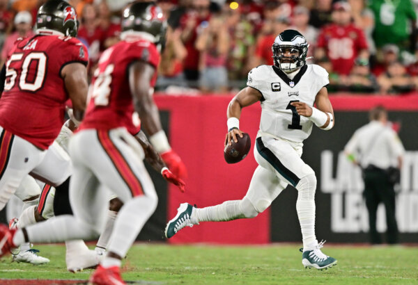 Jalen Hurts throws for TD, runs for another as Eagles thump Buccaneers 25-11  to remain unbeaten – WWLP