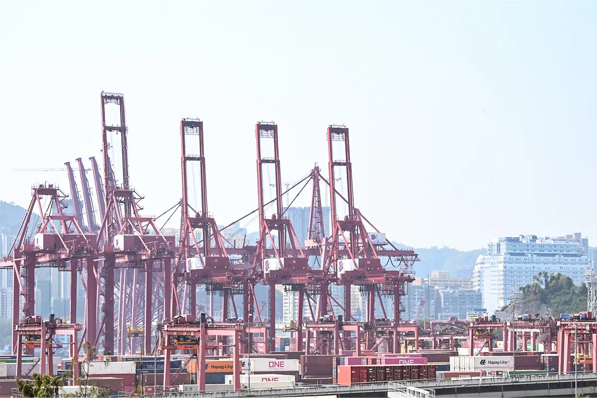 Hong Kong recently announced a balance of payments deficit of HK$90.5 billion (US$11.5 billion) in the second quarter. (Bill Cox/The Epoch Times)