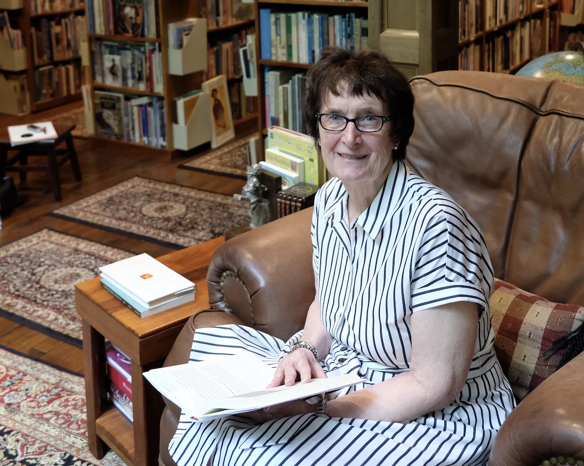 Bonnie Anderson,
a big fan of
children’s picture
books, keeps her
collection of them in
the library’s loft. (Annie Holmquist)