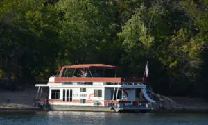 A Mississippi River Adventure: On Your Own Houseboat
