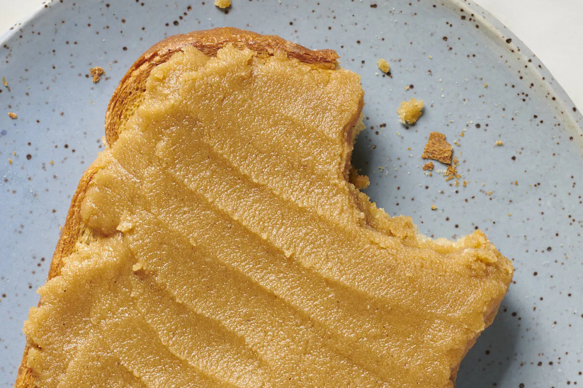 This easy cashew butter has a few surprise ingredients that make the homemade version taste so much better. (Alex Lepe/TNS)