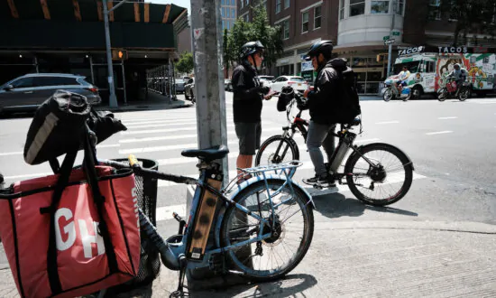 Uber, DoorDash Fail to Block NYC’s Minimum Wage Increase for App-Based Delivery Workers
