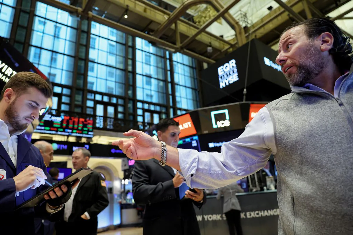 Traders work on the floor of the New York Stock Exchange, on Sept. 28, 2023. (Brendan McDermid/Reuters)