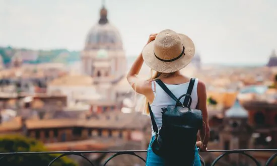 11 Holiday Travel Tips to Keep the Season Merry