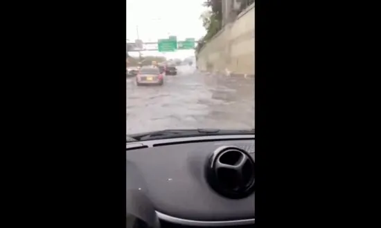 New York Flash Flooding: Buses, Cars Swamped as Floodwaters Ravage Brooklyn, Manhattan, Queens