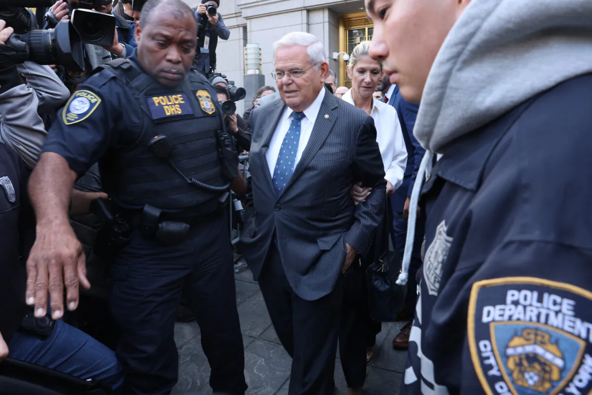 Sen. Bob Menendez (D-N.J.) and his wife, Nadine Menendez, depart a Manhattan court after they were arraigned on bribery charges in New York City on Sept. 27, 2023. (Spencer Platt/Getty Images)