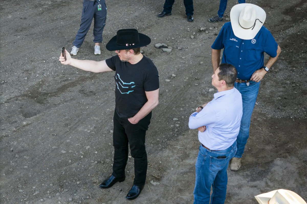 Tech entrepreneur Elon Musk, wearing a black Stetson hat, is livestreaming while visiting the Texas-Mexico border in Eagle Pass, Texas, on Sept. 28, 2023. (John Moore/Getty Images)