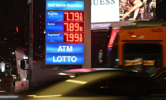 US Inflation Expectations Surge Amid Tanking Consumer Sentiment: UMich Survey