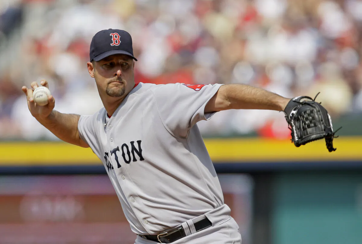 Boston Red Sox starter Tim Wakefield works in the second inning of a baseball game against the Atlanta Braves in Atlanta, on June 27, 2009. (John Bazemore/AP Photo, file)