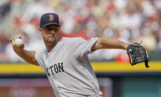 Tim Wakefield, Who Revived His Career and Red Sox Trophy Case With Knuckleball, Dies at 57