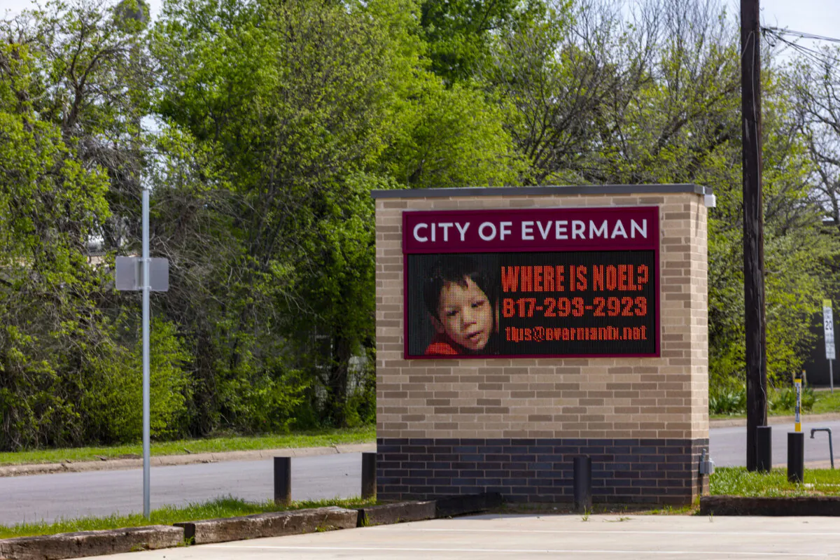 A sign displayed in Everman, Texas, on March 26, 2023, seeks tips about the disappearance of 6-year-old Noel Rodriguez-Alvarez. (Madeleine Cook/Star-Telegram via AP)