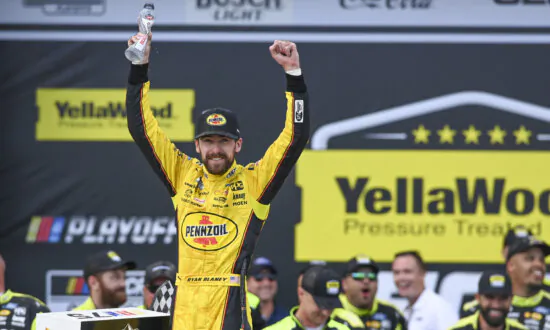 Ryan Blaney Edges out Harvick to Win at Talladega